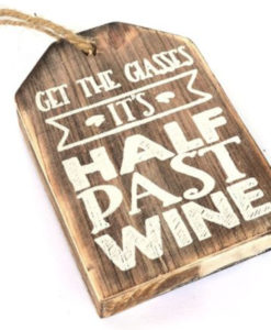 houten hanger 'half past wine'